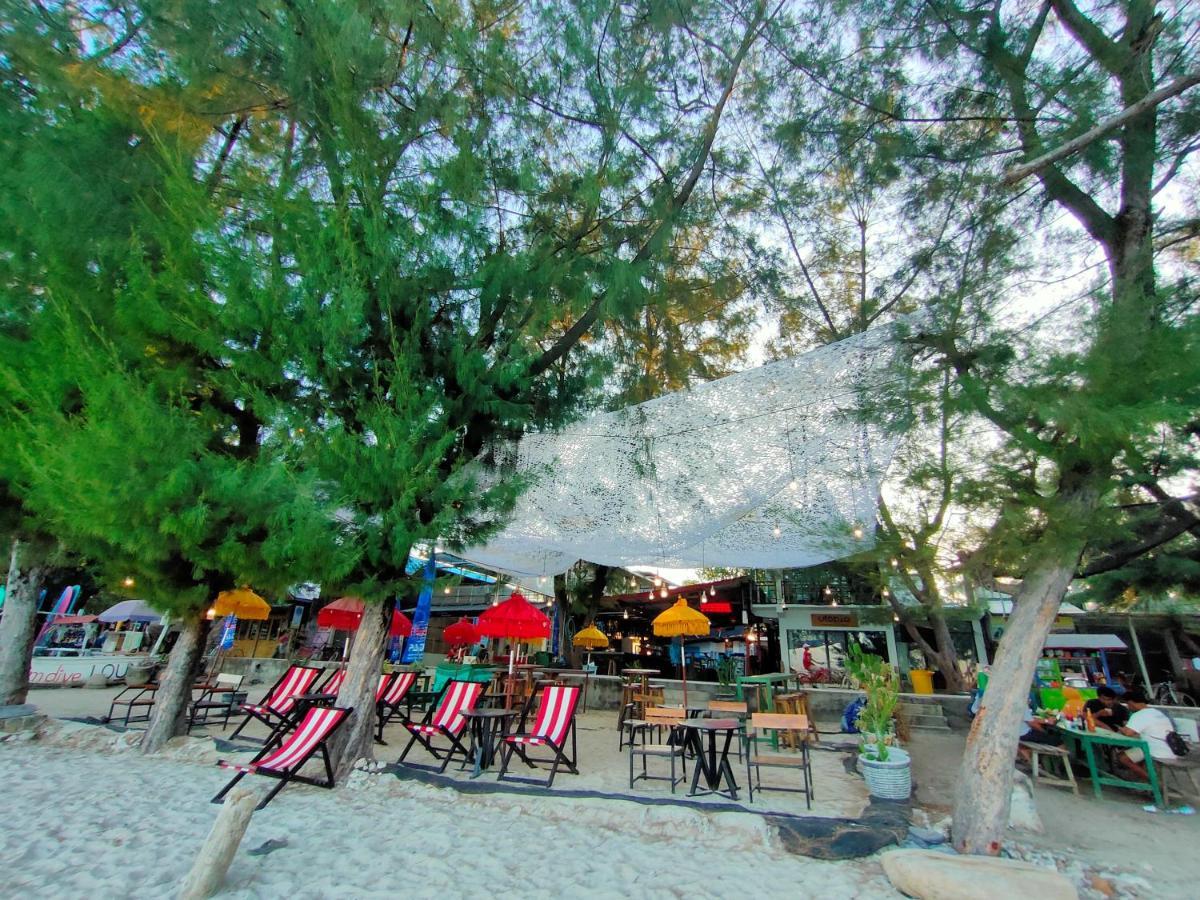 Gili Beach Bum Hotel Гили Траванган Экстерьер фото